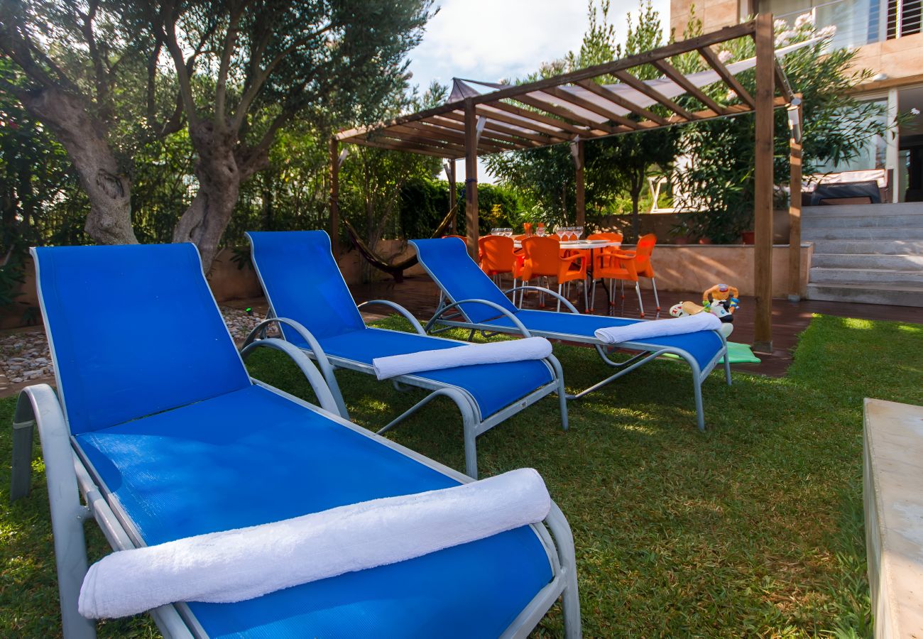Villa in Alcudia with pool and garden, rentals