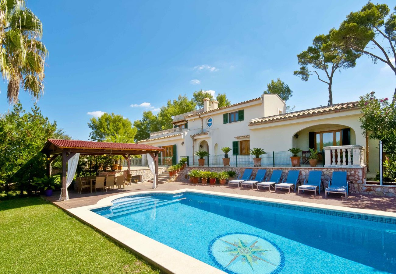 Traditional finca with swimming pool, charming. 