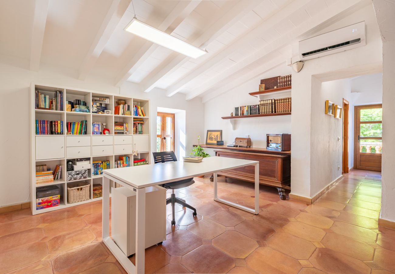 Country house in Cas Concos - Finca Can Quadrat by Mallorca House Rent